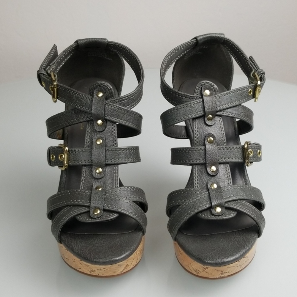 Sbicca Karen Grey Leather Wedge - Picture 2 of 7